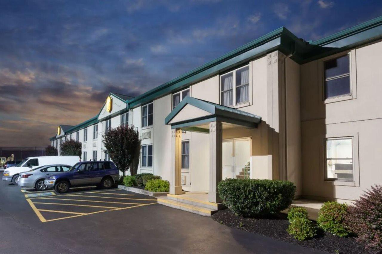 Super 8 By Wyndham Harrisburg Hershey West المظهر الخارجي الصورة