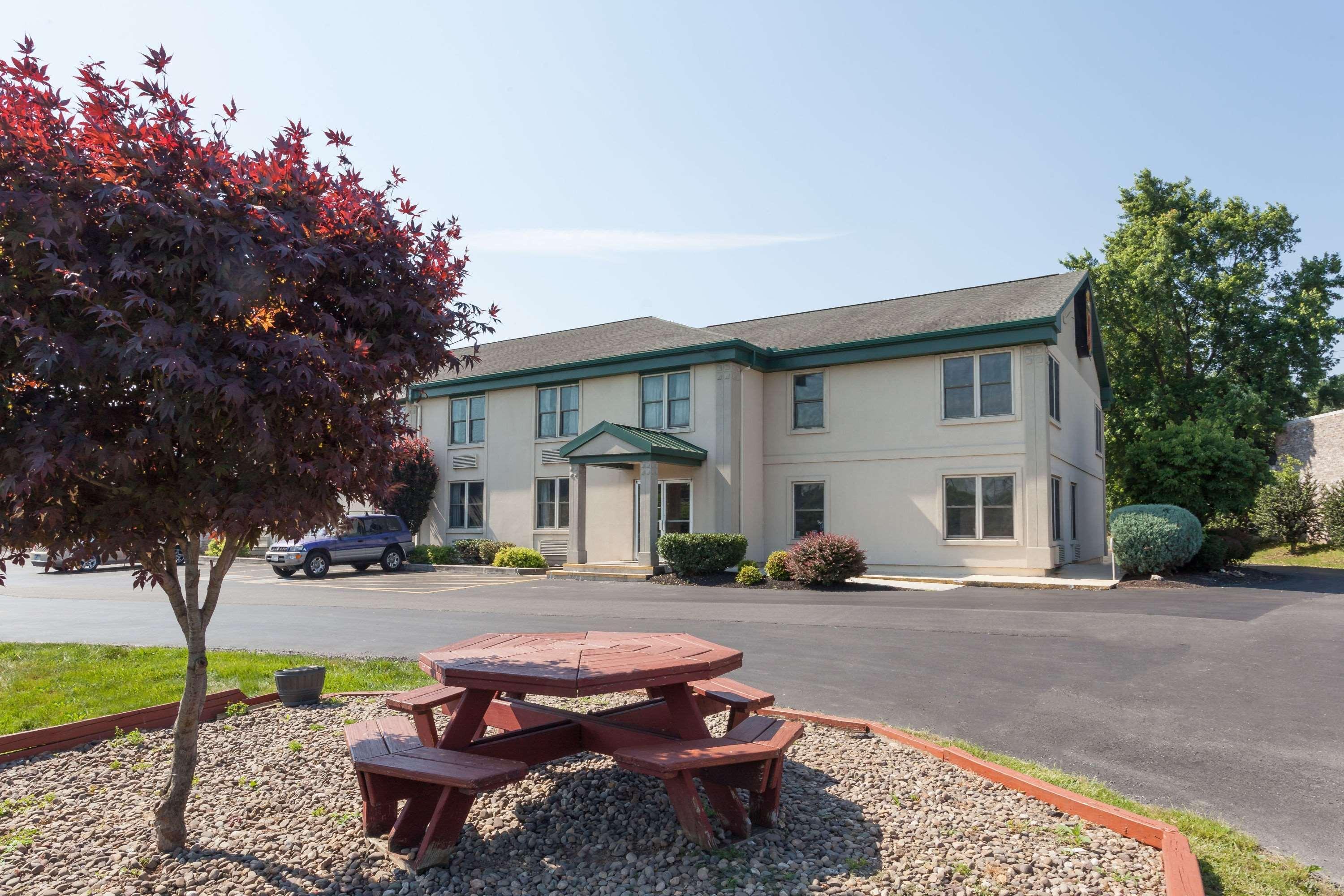 Super 8 By Wyndham Harrisburg Hershey West المظهر الخارجي الصورة